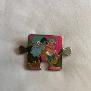 Mad hatter Alice in wonderland Disney puzzle pin